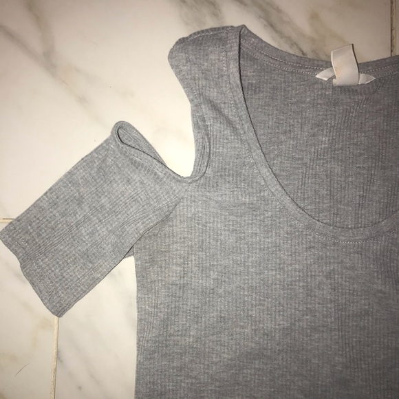 2/$10 H&M Cold Shoulder Top - Picture 4 of 4